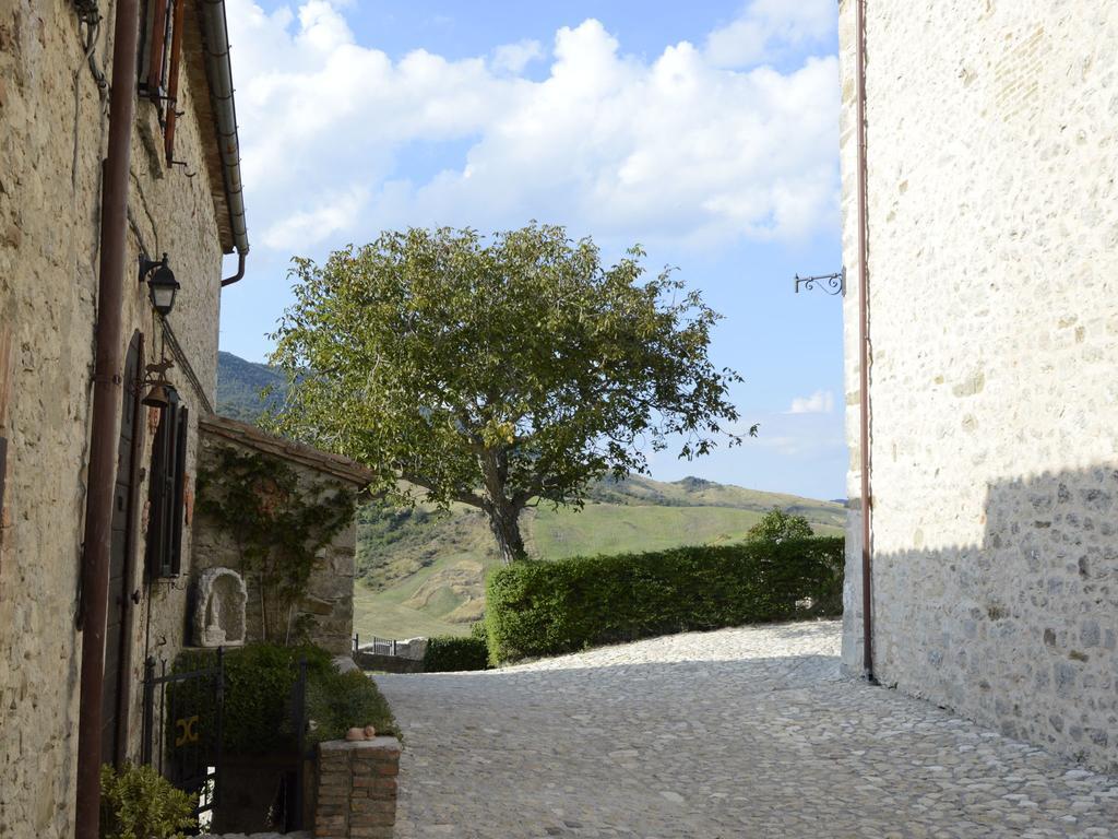 Belvilla By Oyo Graceful Apartment With Garden Petrella Guidi Esterno foto