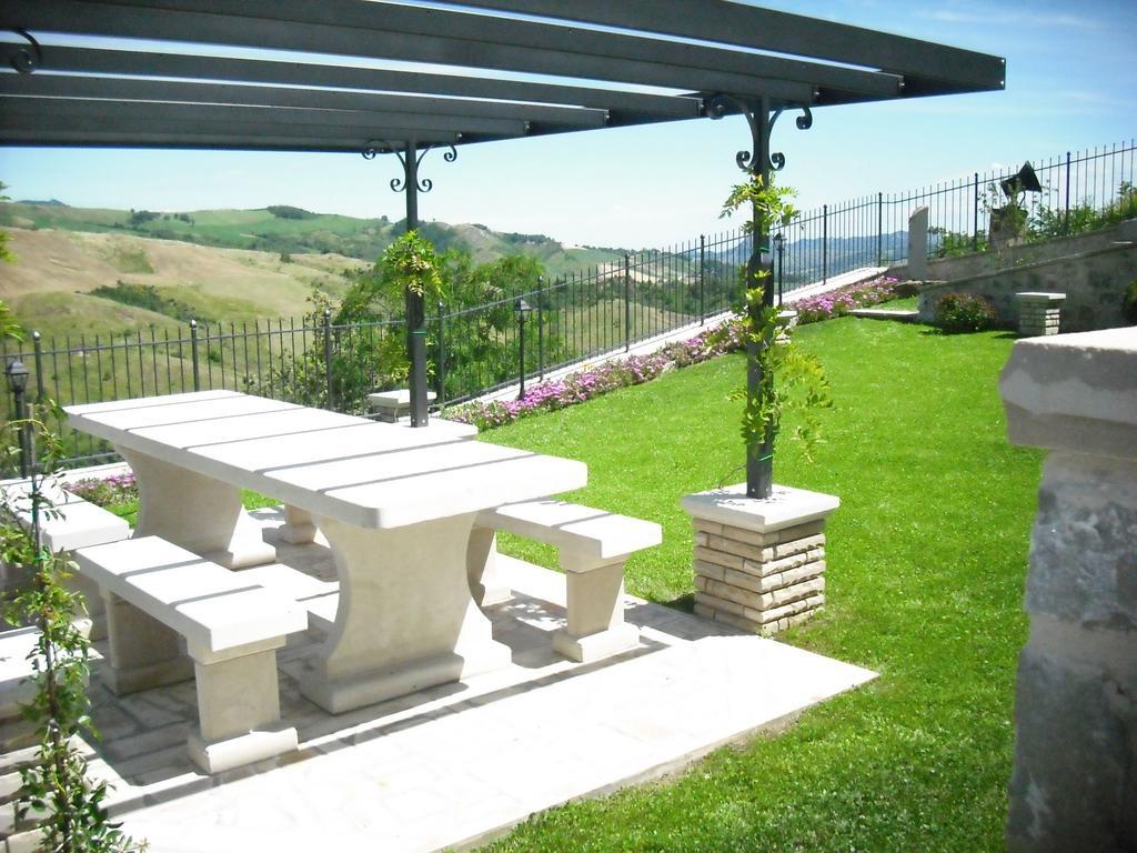 Belvilla By Oyo Graceful Apartment With Garden Petrella Guidi Esterno foto