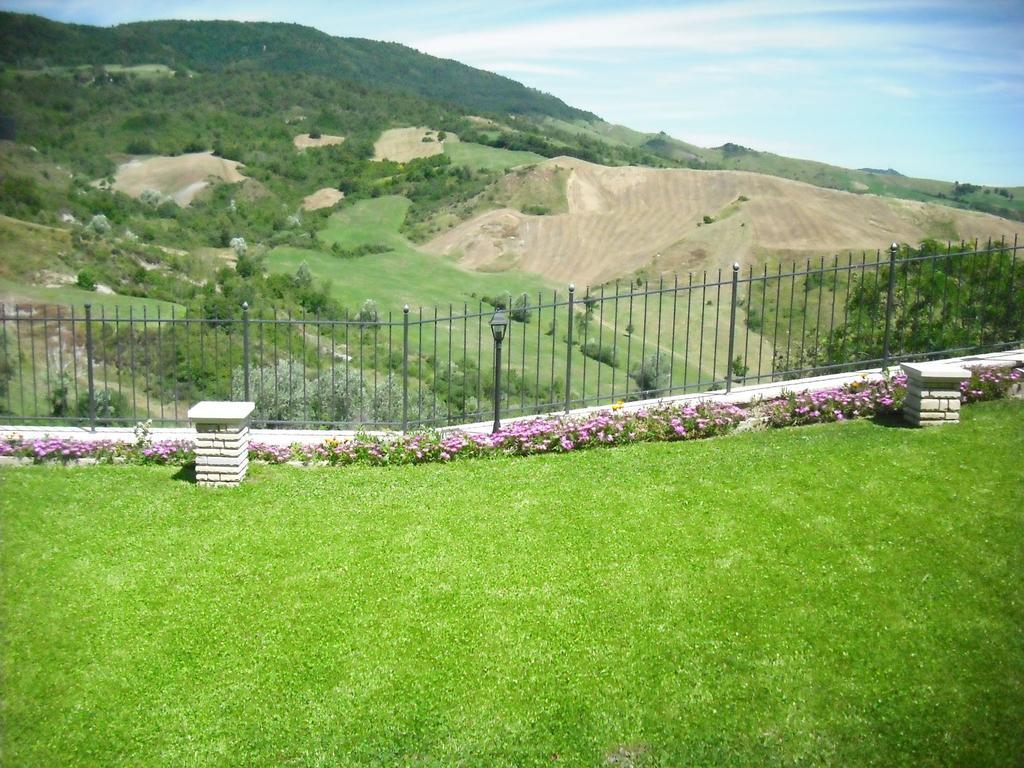 Belvilla By Oyo Graceful Apartment With Garden Petrella Guidi Esterno foto