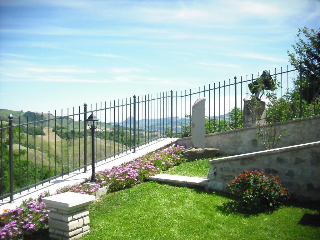 Belvilla By Oyo Graceful Apartment With Garden Petrella Guidi Esterno foto