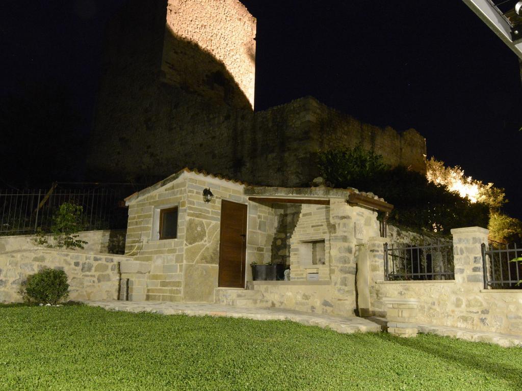 Belvilla By Oyo Graceful Apartment With Garden Petrella Guidi Esterno foto