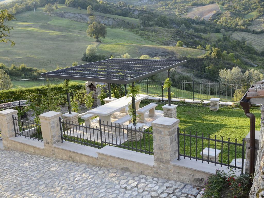 Belvilla By Oyo Graceful Apartment With Garden Petrella Guidi Esterno foto
