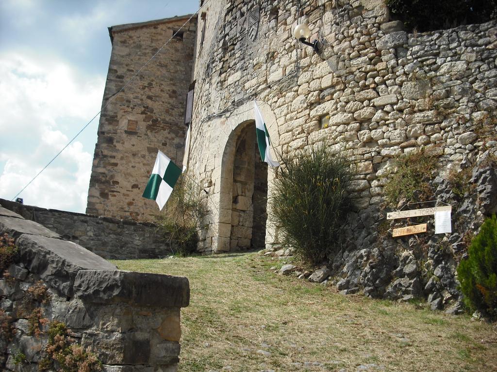 Belvilla By Oyo Graceful Apartment With Garden Petrella Guidi Esterno foto