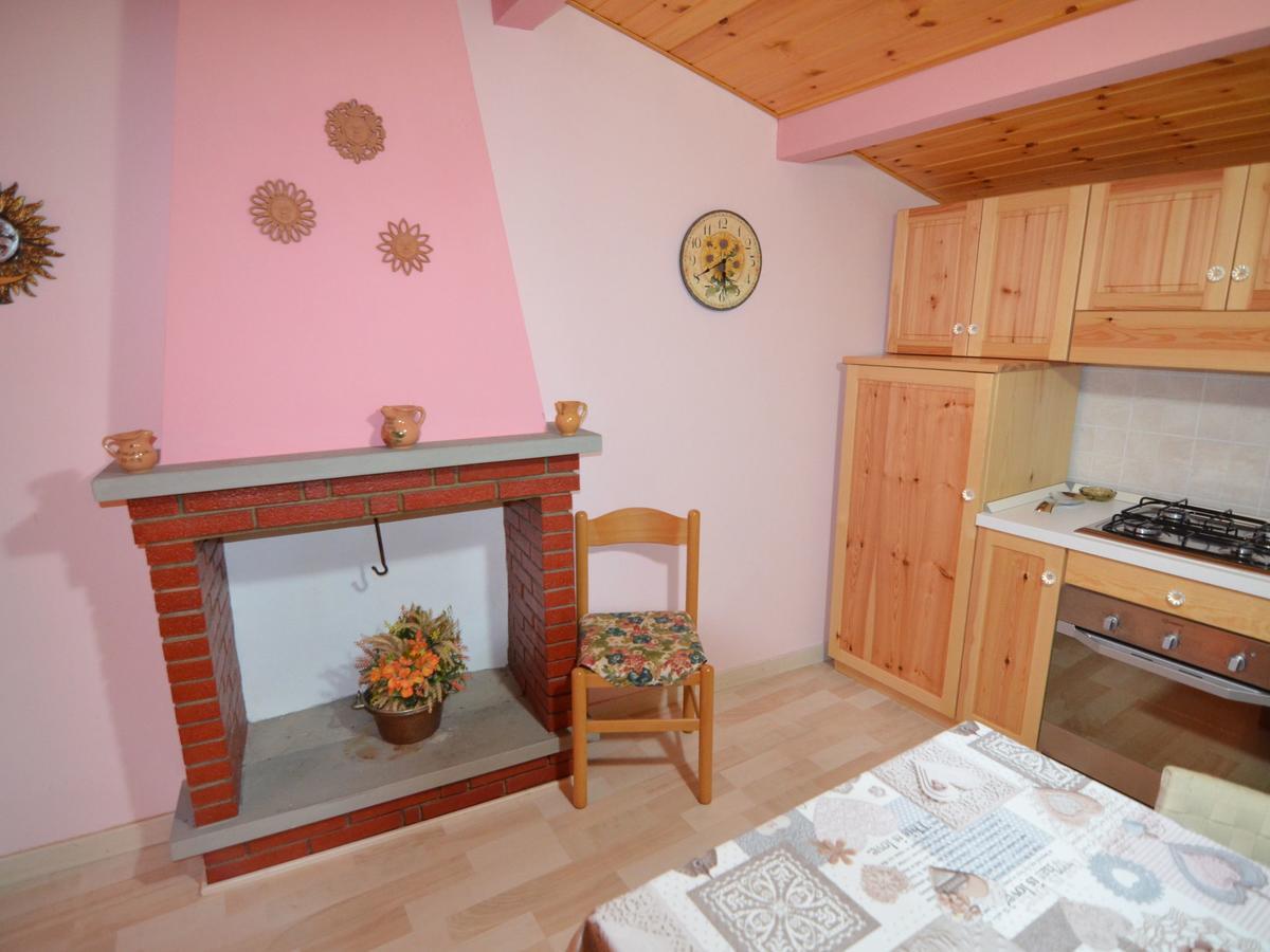 Belvilla By Oyo Graceful Apartment With Garden Petrella Guidi Esterno foto